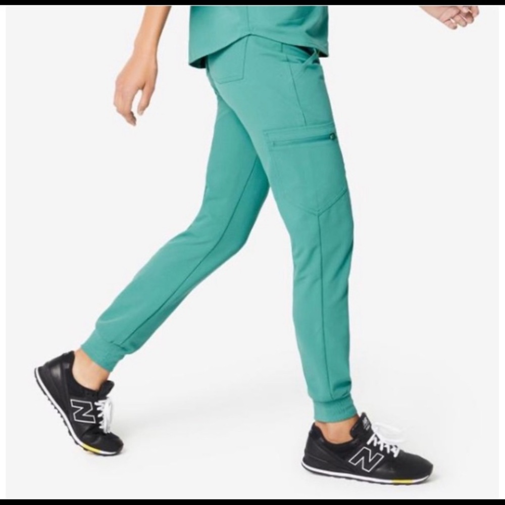 Figs Zamora Jogger in Marine small regular